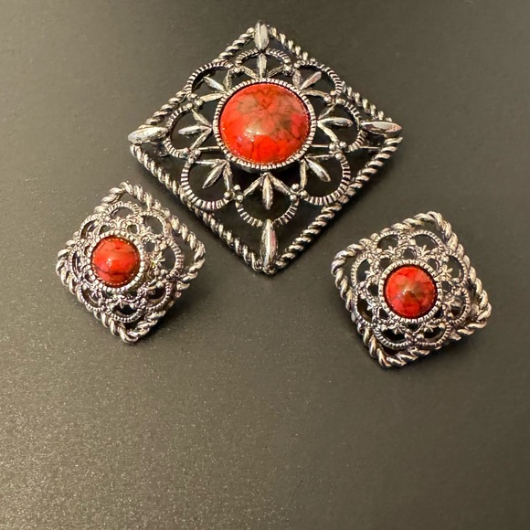 Sarah Coventry Jewelry - Vintage Sarah Coventry Inca Fire Brooch Earring Set Red Cabochon in Silver 1970s